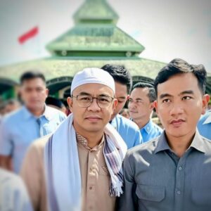 Dibawah Langit Mendung, Wapres Gibran Berbagi Keceriaan di Masjid Al-Muhajirin Papela. Banyak Bantuan Disalurkan Untuk Jemaah